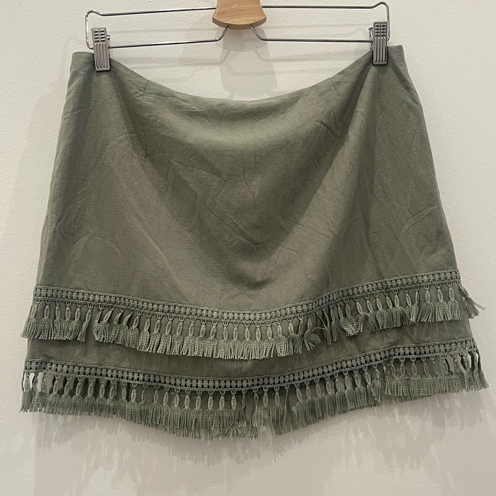 Lulu’s Sage Olive Green Tiered Tassel Mini Skirt sz XL Boho Festival Western boh